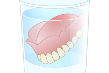 義歯(入れ歯)の清掃頻度はどのくらい？